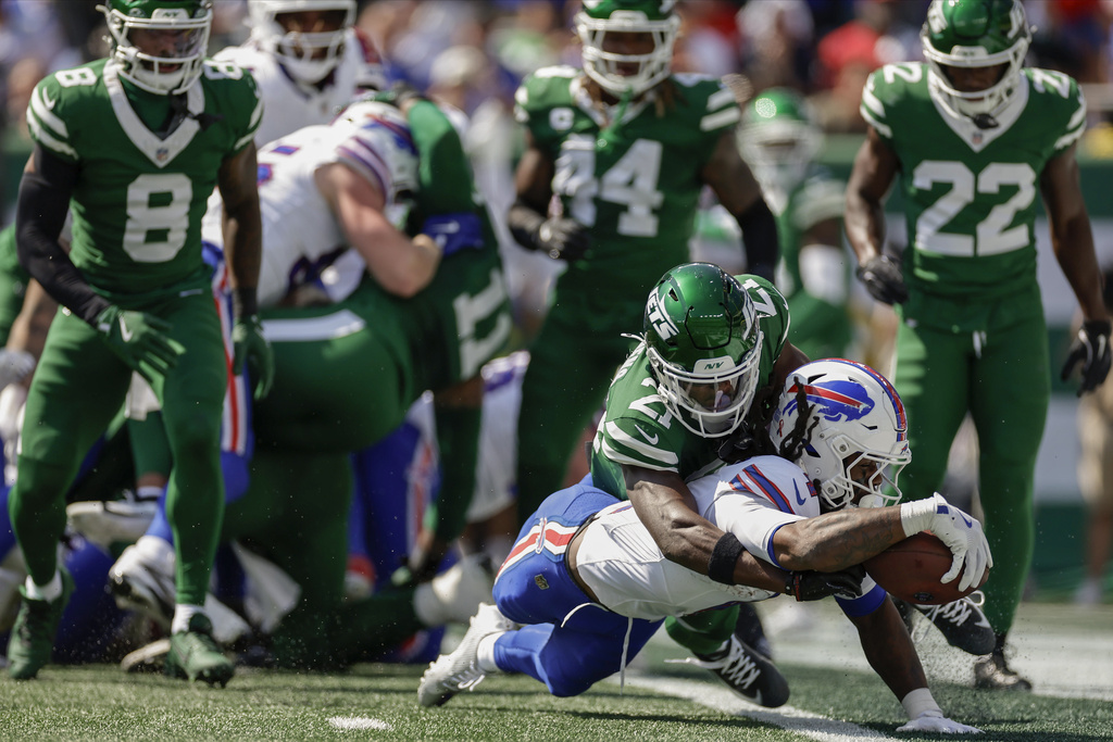 Buffalo Bills running back James Cook (4) crosses the goal line to score a touchdown against the New York Jets during the first quarter. of an NFL football game, Sunday, Sept. 14, 2025, in East Rutherford, N.J. (AP Photo/Adam Hunger)