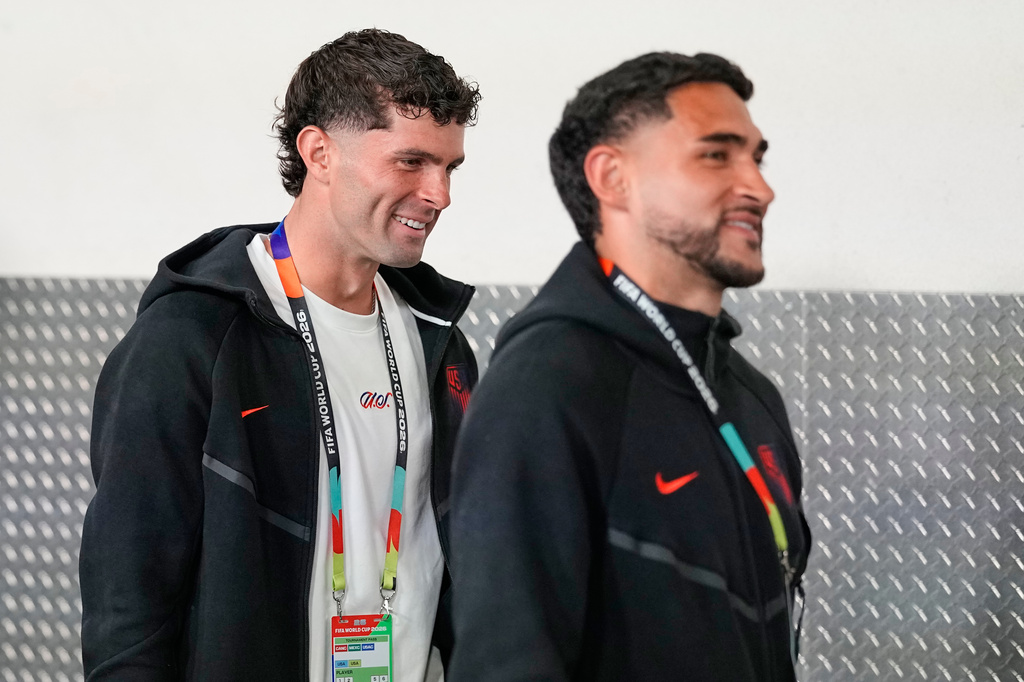 United States' Christian Pulisic, left, and teammate Cristian Roldan arrive at the stadium ahead of the World Cup Group D soccer match between Turkey and the United States in Inglewood, Calif., near Los Angeles, Thursday, June 25, 2026. (AP Photo/Gregory Bull)