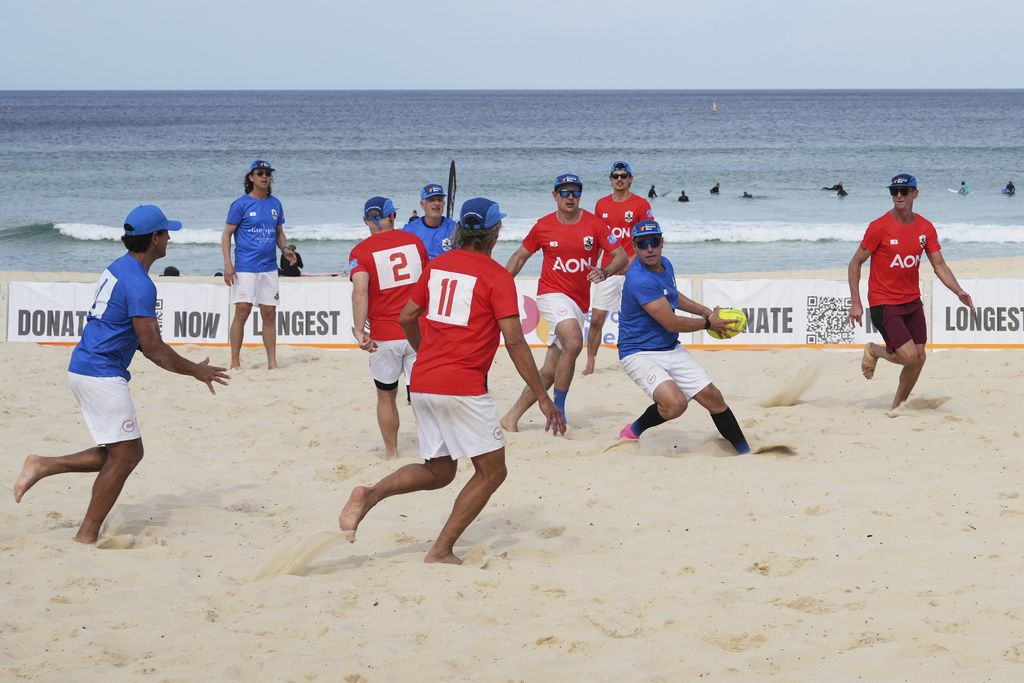 A player runs the ball up during a world record attempt for a game of beach touch rugby on Bondi Beach in Sydney, Australia, Thursday, Sept. 4, 2025. (AP Photo/Mark Baker)