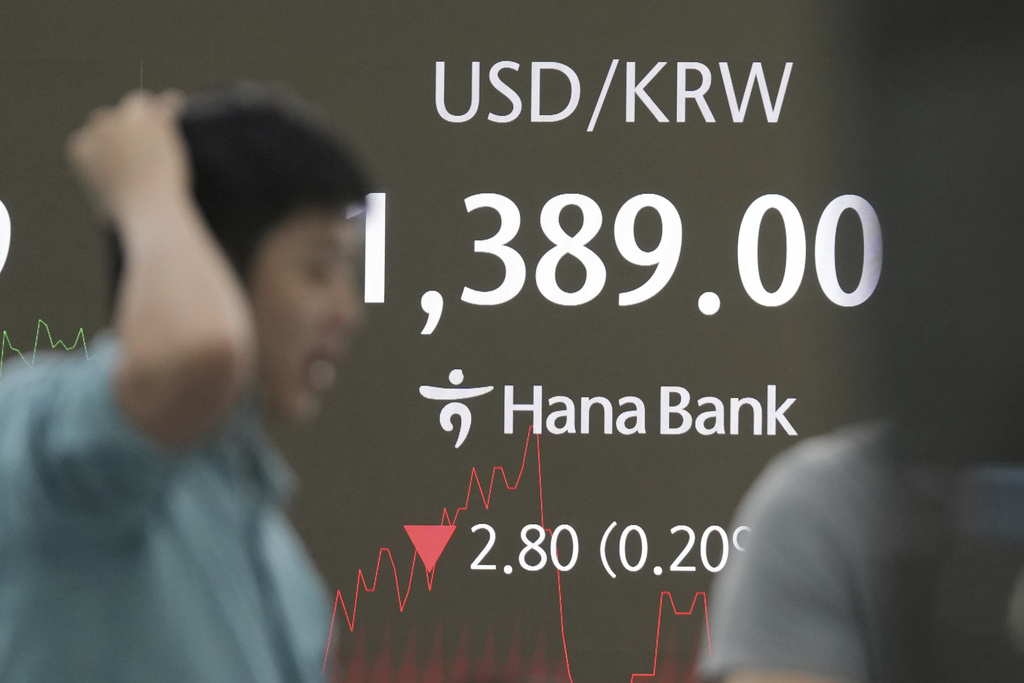 A dealer stands near the screens showing the foreign exchange rate between U.S. dollar and South Korean won at a dealing room of Hana Bank in Seoul, South Korea, Friday, Sept. 12, 2025. (AP Photo/Lee Jin-man)