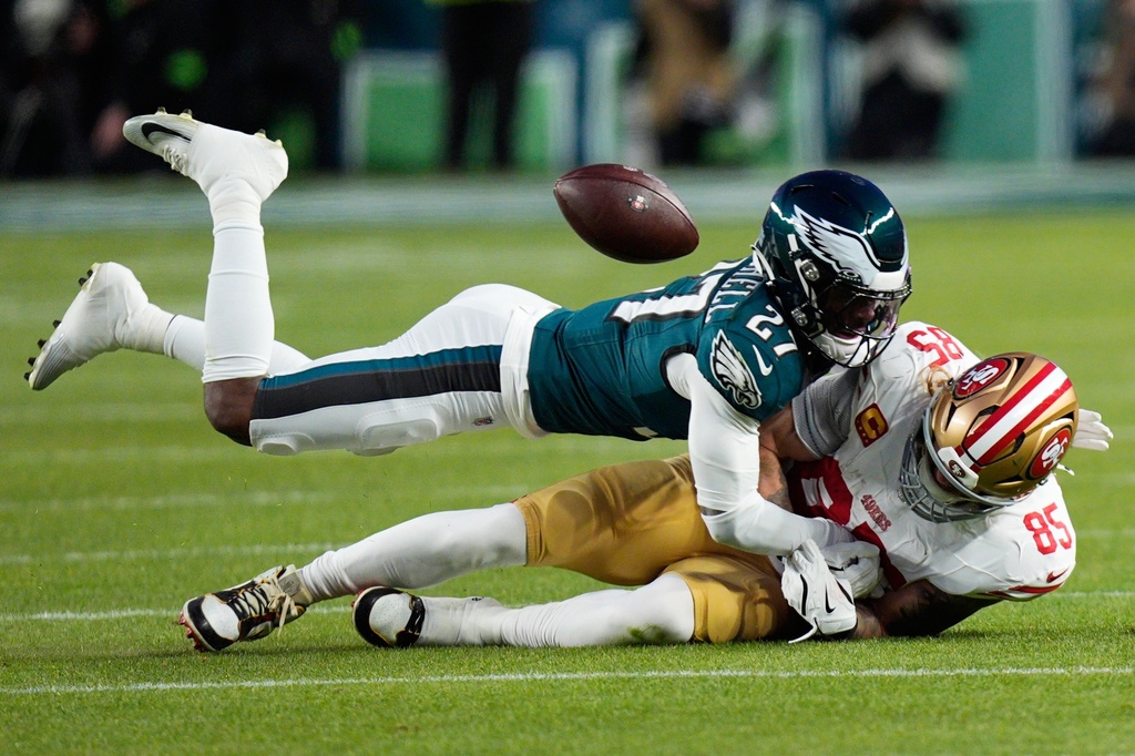 Philadelphia Eagles cornerback Quinyon Mitchell (27) breaks up a pass intended for San Francisco 49ers tight end George Kittle (85) during the first half of an NFL wild-card playoff football game Sunday, Jan. 11, 2026, in Philadelphia. (AP Photo/Chris Szagola)