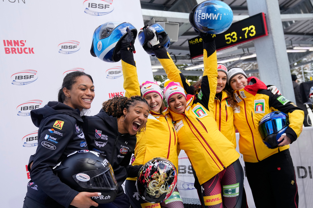 Second placed Kaysha Love and Sylvia Hoffman, of the United States, winners Laura Nolte and Deborah Levi, of Germany, and third placed Kim Kalicki and Leonie Fiebig, of Germany, from left, pose together after the 2-woman bobsleigh race at the Bobsleigh World Cup in Innsbruck, Austria, Sunday, Nov. 30, 2025. (AP Photo/Matthias Schrader)