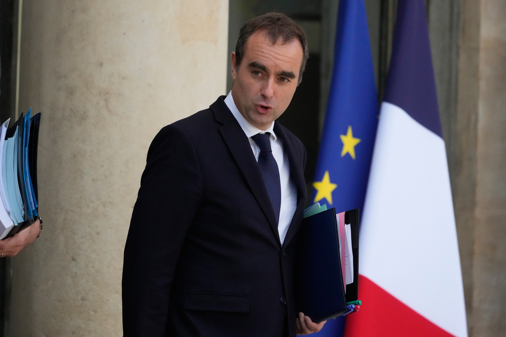 FILE - French Prime Minister Sebastien Lecornu leaves the weekly cabinet meeting, Tuesday, Oct. 14, 2025 at the Elysee Palace in Paris. (AP Photo/Michel Euler, File)