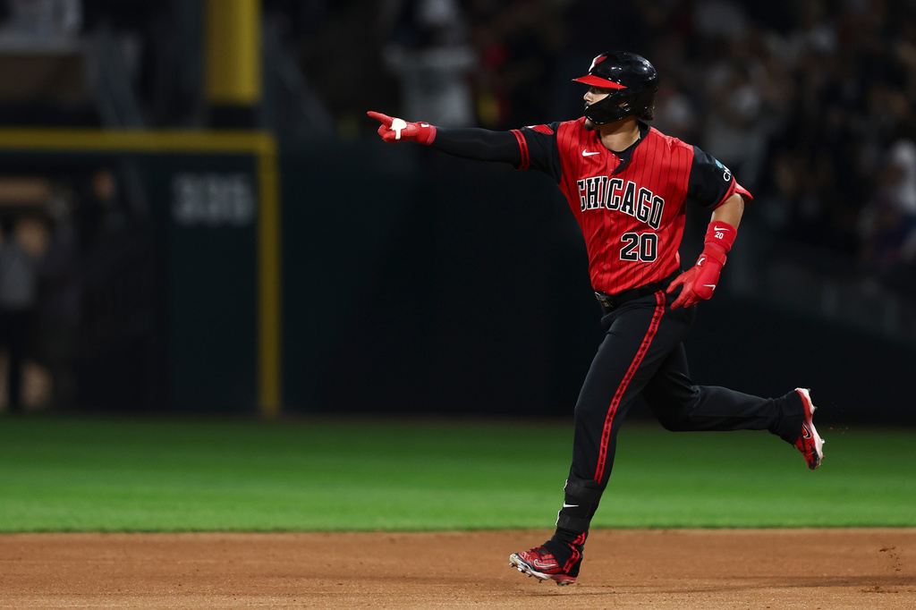 Chicago White Sox's Miguel Vargas gestures after hitting a home run during the sixth inning of a baseball game against the New York Mets in Chicago, Friday, Aug. 21, 2026. (AP Photo/Jessie Alcheh)