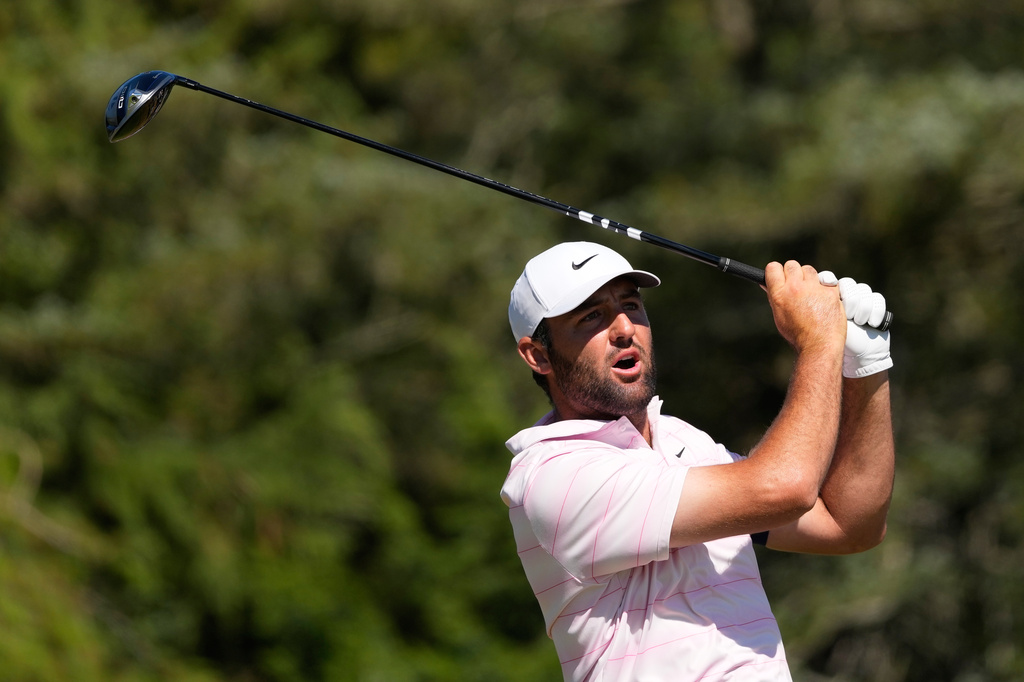 Scottie Scheffler watches his tee shot on the sixth hole during the final round of the U.S. Open golf tournament at Shinnecock Hills Golf Club in Southampton, N.Y., Sunday, June 21, 2026. (AP Photo/David J. Phillip)