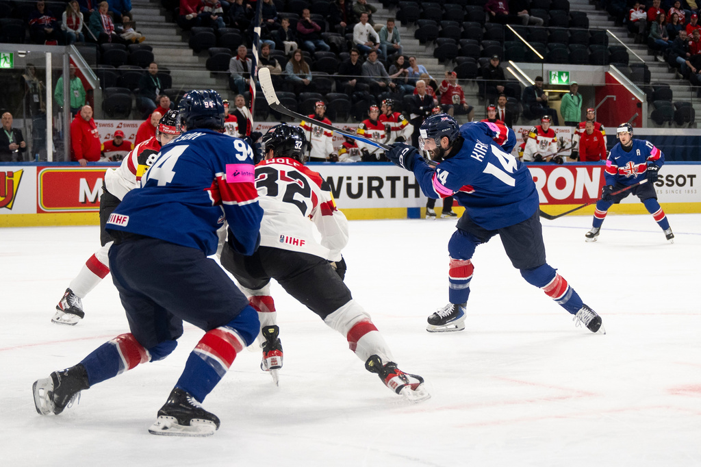 Britain's Liam Kirk, right, scores his team's second goal, during the 2026 IIHF Men's Ice Hockey World Championship preliminary round group A game between Britain and Austria, in Zurich, Switzerland, Saturday, May 16, 2026. (Andreas Becker/Keystone via AP)