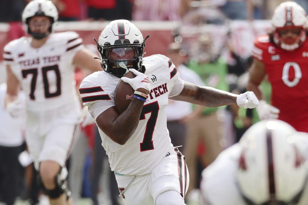 Texas Tech tight end Terrance Carter Jr. runs against Utah during the first half of an NCAA college football game Saturday, Sept. 20, 2025, in Salt Lake City, Utah. (AP Photo/Jeffrey D. Allred)