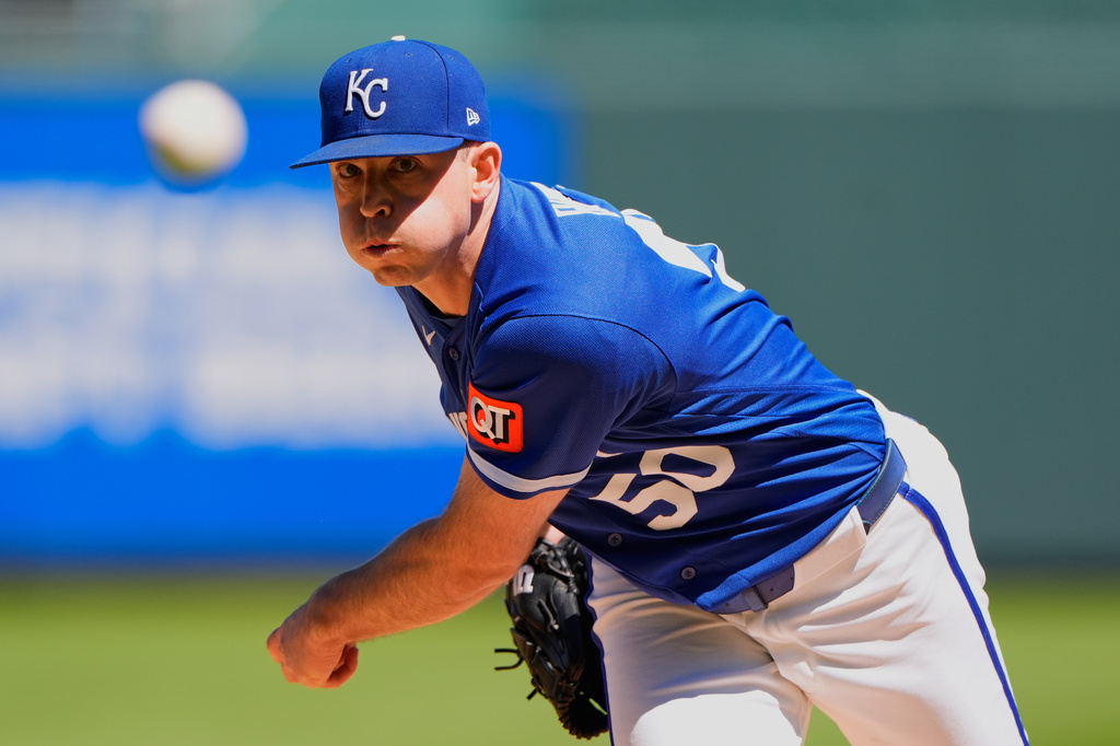 Kansas City Royals starting pitcher Kris Bubic throws during the first inning of a baseball game against the Milwaukee Brewers, Sunday, April 5, 2026, in Kansas City, Mo. (AP Photo/Charlie Riedel)