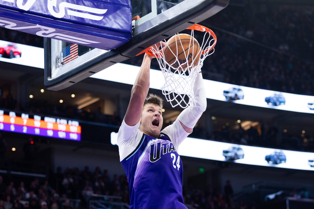 Utah Jazz center Walker Kessler (24) dunks during the second half of an NBA basketball game, Monday, Oct. 27, 2025, in Salt Lake City. (AP Photo/Anna Fuder)