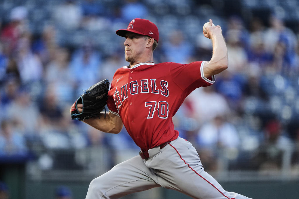 Los Angeles Angels starting pitcher Mitch Farris throws as he makes his major league debut during the first inning of a baseball game against the Kansas City Royals, Tuesday, Sept. 2, 2025, in Kansas City, Mo. (AP Photo/Charlie Riedel)
