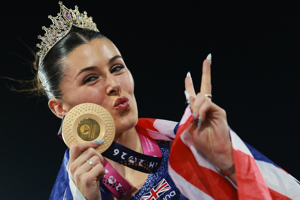 Amy Hunt of Britain poses with her gold medal after winning the women's 200 meters final at the European Athletics Championships in Birmingham, England, Thursday, Aug. 13, 2026. (AP Photo/Morgan Harlow)