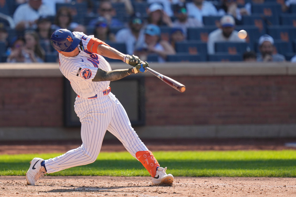New York Mets' Tyrone Taylor hits a three-run home run during the ninth inning of a baseball game against the New York Yankees, Sunday, May 17, 2026, in New York. (AP Photo/Seth Wenig)