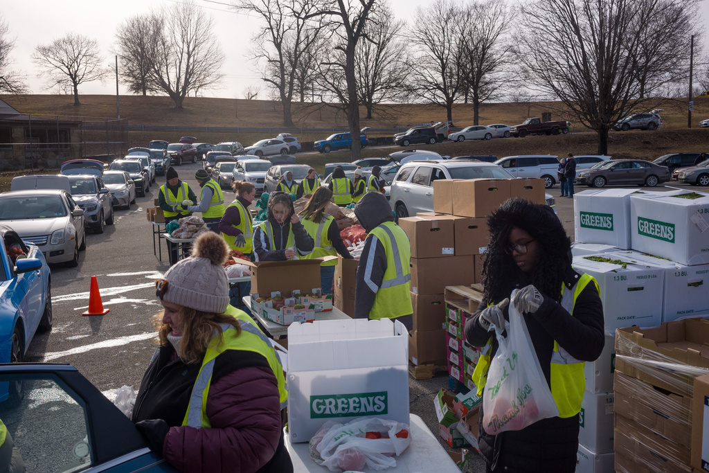 Volunteers with the Greater Pittsburgh Community Food Bank distribute food to residents in Clairton, Pa., on Thursday, Jan. 22, 2026. (Quinn Glabicki/Pittsburgh's Public Source via AP)