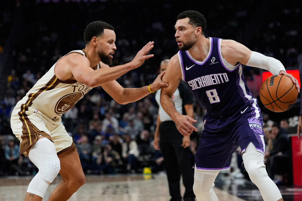 Sacramento Kings guard Zach LaVine (8) moves the ball while defended by Golden State Warriors guard Stephen Curry (30) during the first half of an NBA basketball game, Friday, Jan. 9, 2026, in San Francisco. (AP Photo/Godofredo A. Vásquez)