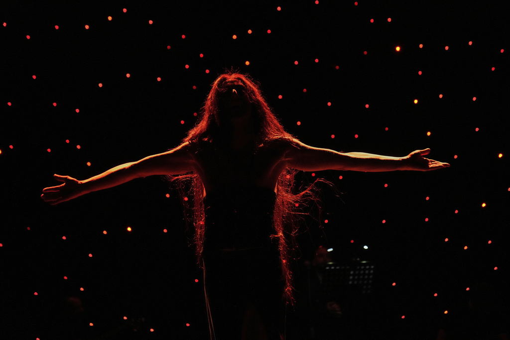 Alexandre Paulikevitch performs on stage at a theatre in Beirut, Lebanon, Thursday, Sept. 11, 2025. (AP Photo/Hussein Malla)