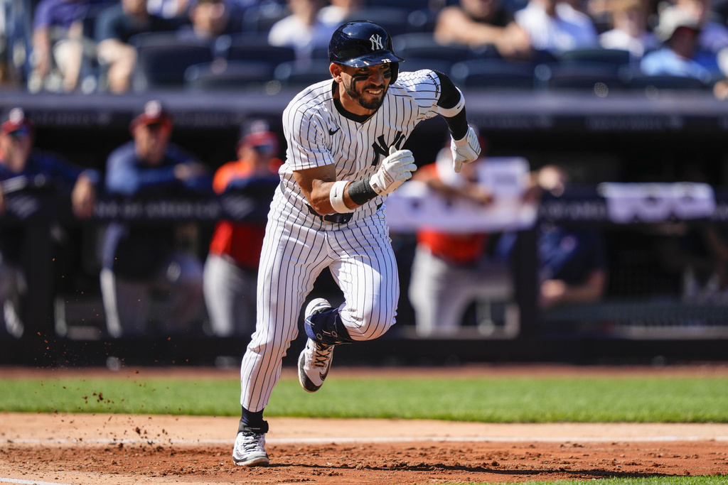New York Yankees' José Caballero runs after hitting a sacrifice bunt during the sixth inning of a baseball game against the Houston Astros, Saturday, Aug. 9, 2025, in New York. (AP Photo/Yuki Iwamura)