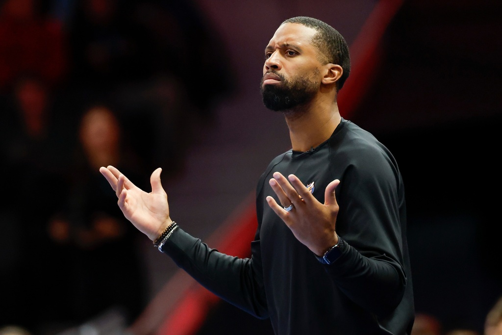 Charlotte Hornets head coach Charles Lee questions a call during the first half of an NBA basketball game against the San Antonio Spurs in Charlotte, N.C., Saturday, Jan. 31, 2026. (AP Photo/Nell Redmond)