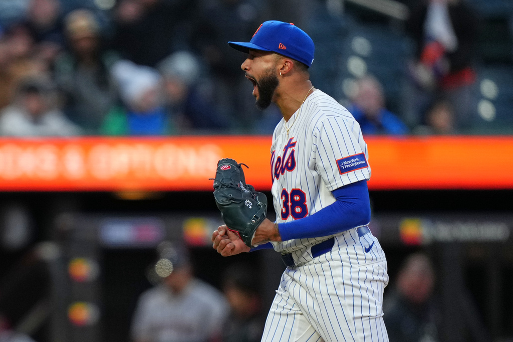 New York Mets pitcher Devin Williams celebrates after striking out Arizona Diamondbacks' Adrian del Castillo during the ninth inning of a baseball game Tuesday, April 7, 2026, in New York. (AP Photo/Frank Franklin II)
