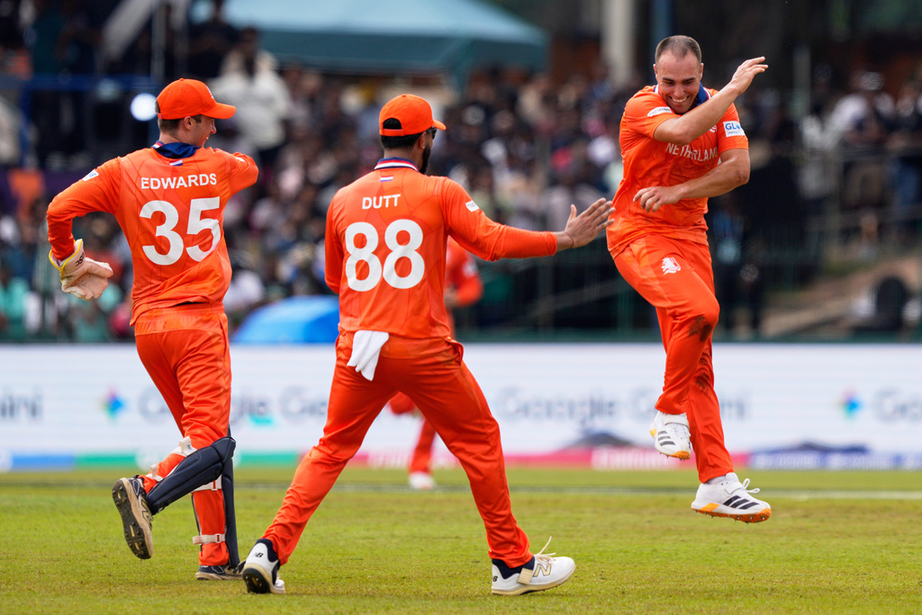 Netherlands' Kyle Klein, right, celebrates with teammates the wicket of Pakistan's Mohammad Nawaz during the T20 World Cup cricket match between Netherlands and Pakistan in Colombo, Sri Lanka, Saturday, Feb. 7, 2026. (AP Photo/Eranga Jayawardena)