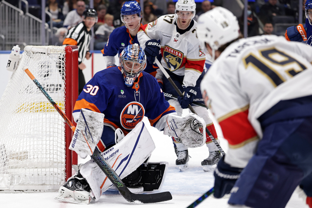Islanders rally past Panthers 5-2 to keep pace in playoff race