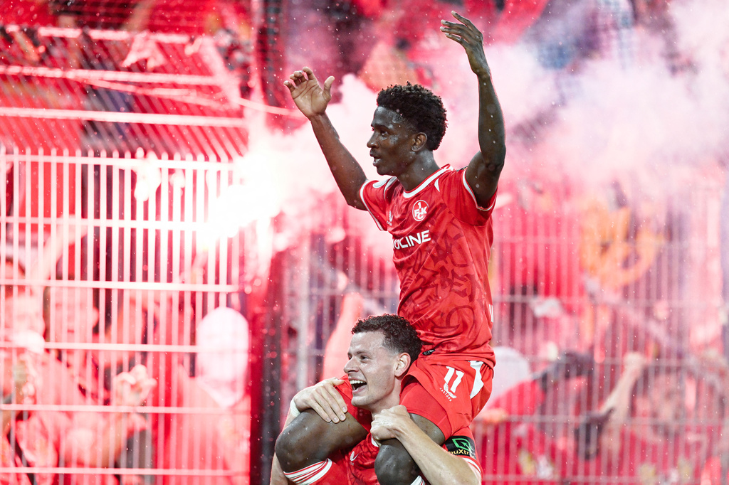 1. FC Kaiserslautern's Ibrahim Kanaté is carried the shoulder's of a teammate after the German Cup soccer match between SV Waldhof Mannheim and 1. FC Kaiserslautern, Friday, Aug. 21, 2026, in Mannheim, Germany. (Uwe Anspach/dpa via AP)