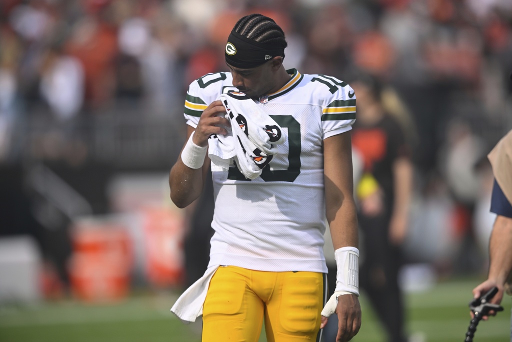 Green Bay Packers' Jordan Love walks off the field after an NFL football game against the Cleveland Browns Sunday, Sept. 21, 2025, in Cleveland. (AP Photo/David Richard)