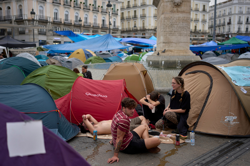 Demonstrators camp during a protest at Sol Square following the eviction last Wednesday of 87-year-old Maricarmen as they demand stronger laws to protect renters in Madrid, Spain, Monday, Sept. 28, 2026. (AP Photo/Manu Fernandez)