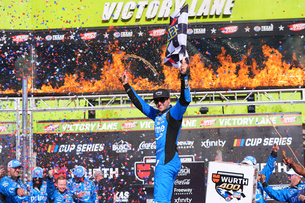 Chase Elliott wins at Texas to join Tyler Reddick as multiple Cup Series winners this season