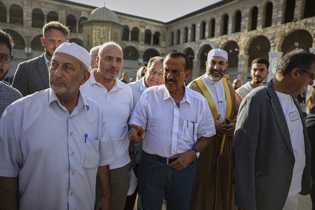 Emirati business magnate Khalaf al-Habtoor, chairman of the Al Habtoor Group, centre right, visits the Umayyad Mosque as part of a delegation trip to explore investment opportunities in Syria, in the Old City of Damascus on Tuesday, Sept. 9, 2025.(AP Photo/Omar Albam)