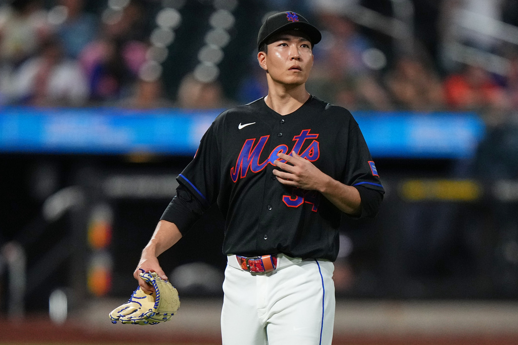 New York Mets pitcher Kodai Senga reacts as he leaves during the fifth inning of a baseball game against the Miami Marlins Friday, July 31, 2026, in New York. (AP Photo/Frank Franklin II)