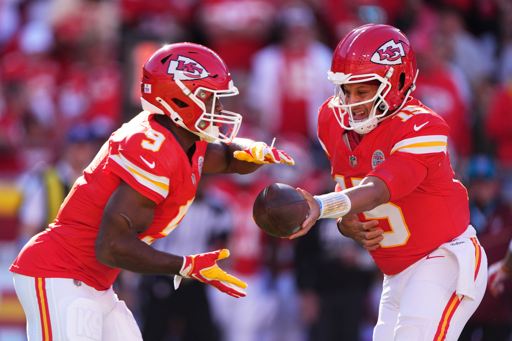 Kansas City Chiefs running back Kenneth Walker III (9) takes the hand off from quarterback Patrick Mahomes, right, during the first half of an NFL football game against the Los Angeles Chargers in Kansas City, Mo., Sunday, Oct. 18, 2026. (AP Photo/Charlie Riedel)