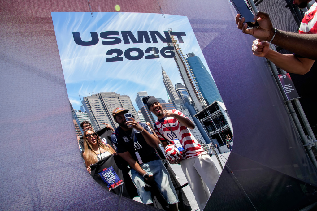Fans arrive for the announcement of the United States men's national soccer team roster, Tuesday, May 26, 2026, in New York, ahead of the FIFA World Cup soccer tournament. (AP Photo/Eduardo Munoz Alvarez)