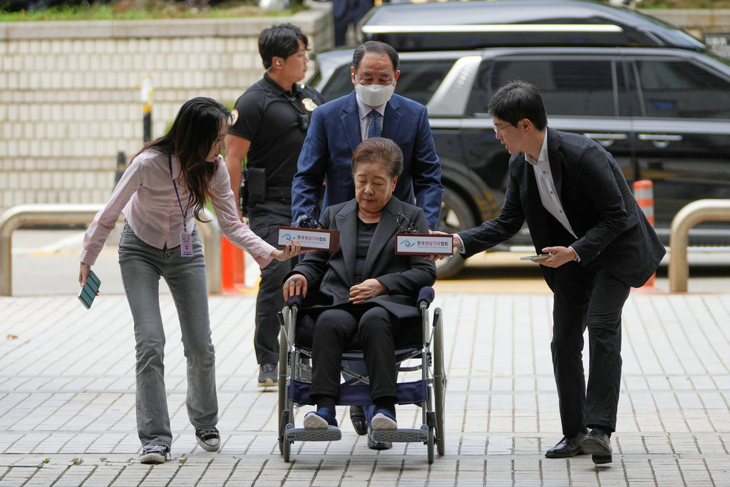 Hak Ja Han, bottom center, the leader of South Korea's Unification Church, arrives at Seoul Central District Court in Seoul, South Korea Monday, Sept. 22, 2025. (AP Photo/Lee Jin-man)