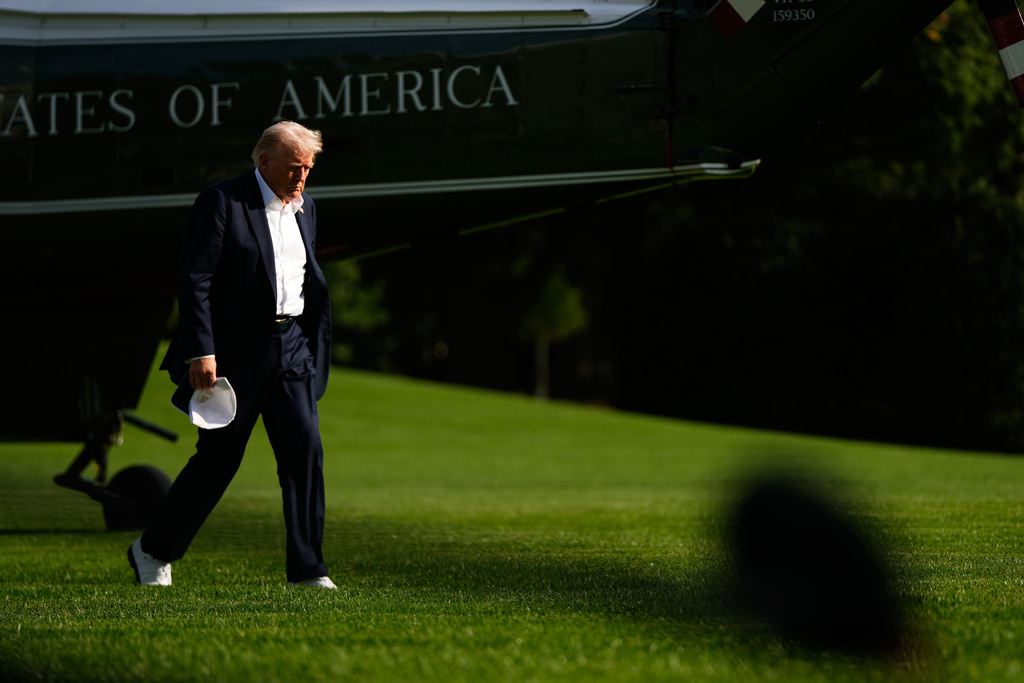 President Donald Trump arrives at the White House, Friday, Sept. 26, 2025, in Washington. (AP Photo/Julia Demaree Nikhinson)