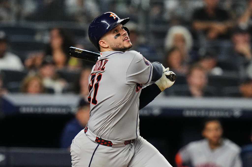 Houston Astros' Yainer Diaz (21) hits a home run during the eighth inning of a baseball game against the New York Yankees Tuesday, Aug. 25, 2026, in New York. (AP Photo/Frank Franklin II)