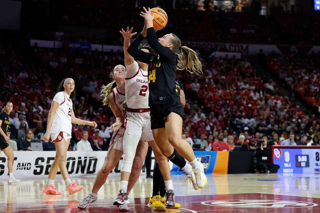 Idaho guard Katlin Kangur (14) goes up to shoot beside Oklahoma guard Aaliyah Chavez (2) during the first half in the first round of the NCAA college basketball tournament, Friday, March 20, 2026, Norman, Okla. (AP Photo/Alonzo Adams)