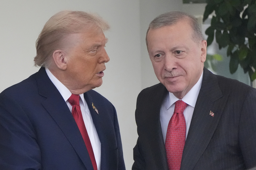 President Donald Trump greets Turkish President Recep Tayyip Erdogan at the White House, Thursday, Sept. 25, 2025, in Washington. (AP Photo/Alex Brandon)