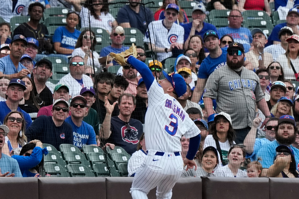 Chicago Cubs third baseman Alex Bregman catches a fly ball hit by Pittsburgh Pirates' Bryan Reynolds in foul territory during the first inning of a baseball game in Chicago, Sunday, April 12, 2026. (AP Photo/Nam Y. Huh)