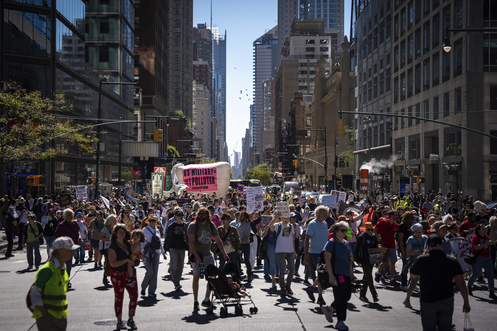 Protestors march through Manhattan up to Central Park at the "Make Billionaires Pay" climate protest, Saturday, Sept. 20, 2025, in New York. (AP Photo/Angelina Katsanis)