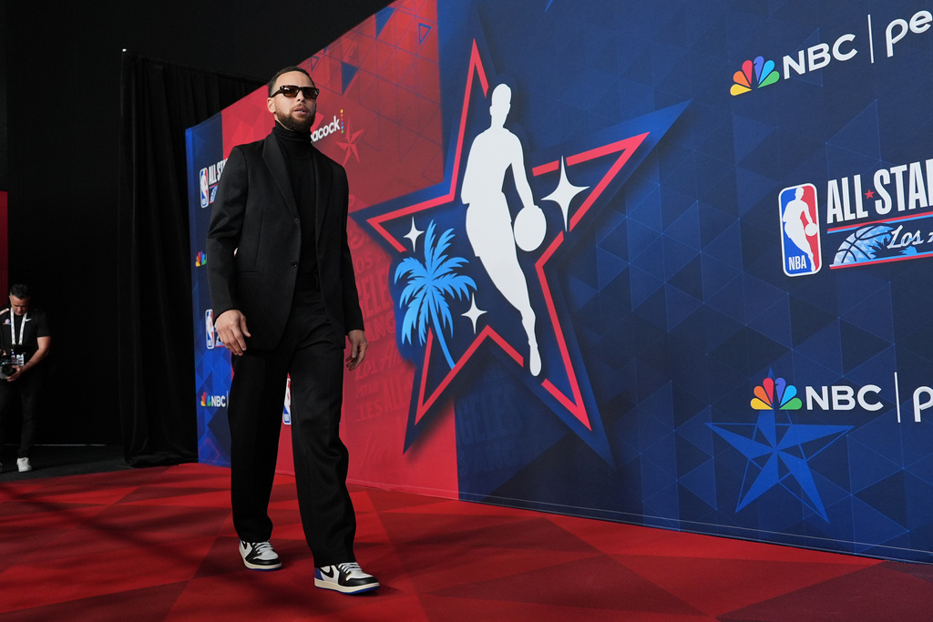 USA Stripes guard Stephen Curry arrives to the NBA All-Star basketball game Sunday, Feb. 15, 2026, in Inglewood, Calif. (AP Photo/Jae C. Hong)