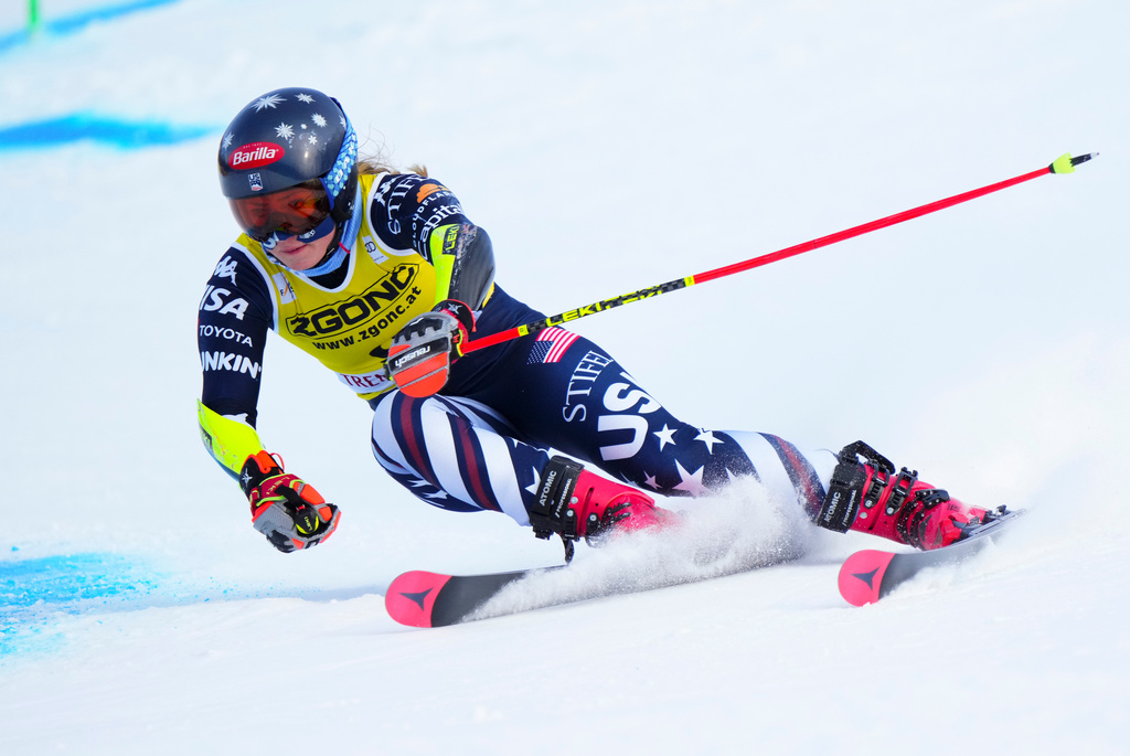 Mikaela Shiffrin, of United States, speeds down the course as she races in the women's World Cup giant slalom in Mont Tremblant, Que., Sunday, Dec. 7, 2025. (Sean Kilpatrick /The Canadian Press via AP)