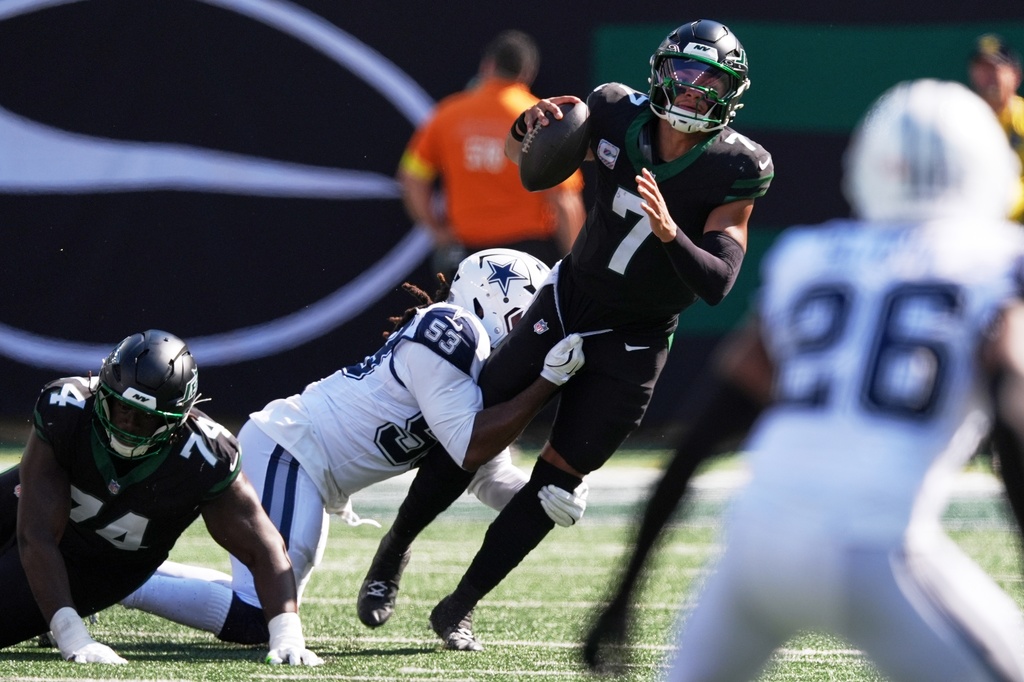 Dallas Cowboys' James Houston sacks New York Jets' Justin Fields during the first half of an NFL football game Sunday, Oct. 5, 2025, in East Rutherford, N.J. (AP Photo/Seth Wenig)