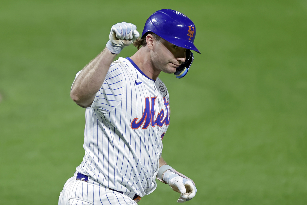New York Mets' Pete Alonso reacts after hitting a home run during the second inning of a baseball game against the San Diego Padres, Tuesday, Sept. 16, 2025, in New York. (AP Photo/Adam Hunger)