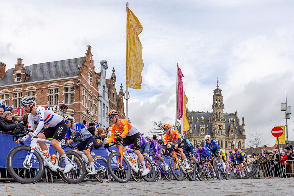 The pack of riders compete during the Tour of Flanders in Oudenaarde, Belgium on Sunday, April 5, 2026. (AP Photo/Geert Vanden Wijngaert)