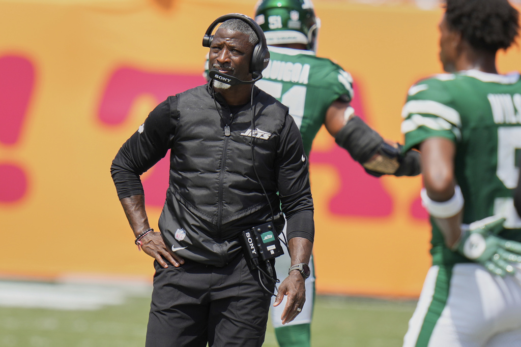 New York Jets head coach Aaron Glenn watches from the sidelines during the first half of an NFL football game against the Tampa Bay Buccaneers Sunday, Sept. 21, 2025, in Tampa, Fla. (AP Photo/Chris O'Meara)
