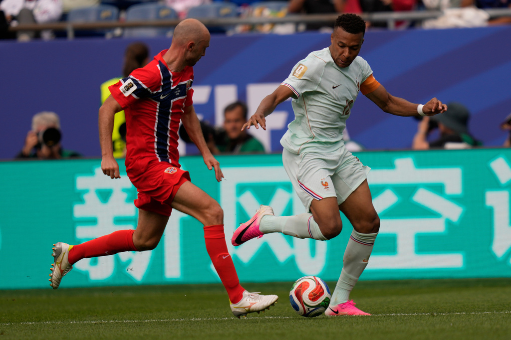 France's Kylian Mbappe (10) controls the ball as Norway's Fredrik Aursnes (14) defends during the World Cup Group I soccer match between Norway and France in Foxborough, Mass., near Boston, Friday, June 26, 2026. (AP Photo/Charles Krupa)