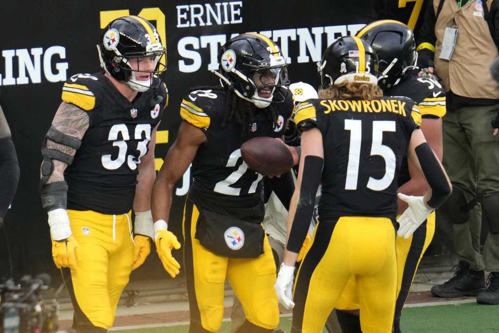 Pittsburgh Steelers safety Kyle Dugger, center, celebrates after scoring a touchdown against the Cincinnati Bengals during the second half of an NFL football game Sunday, Nov. 16, 2025, in Pittsburgh. (AP Photo/Gene J. Puskar)