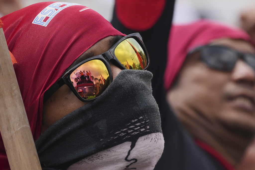 Indonesian laborers shout slogans during a rally against outsourcing and low wages outside the parliament in Jakarta, Indonesia, Thursday, Aug. 28, 2025. (AP Photo/Tatan Syuflana)