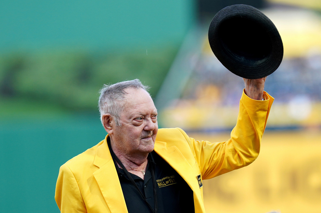 FILE - Former Pittsburgh Pirates relief pitcher Elroy Face acknowledges the crowd during a ceremony for players that are part of the team's Hall of Fame class before a baseball game against the Chicago Cubs in Pittsburgh, Aug. 26, 2023. (AP Photo/Matt Freed, File)