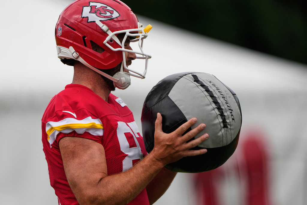 Kansas City Chiefs tight end Travis Kelce practices during NFL football training camp Saturday, Aug. 1, 2026, in St. Joseph, Mo. (AP Photo/Charlie Riedel)